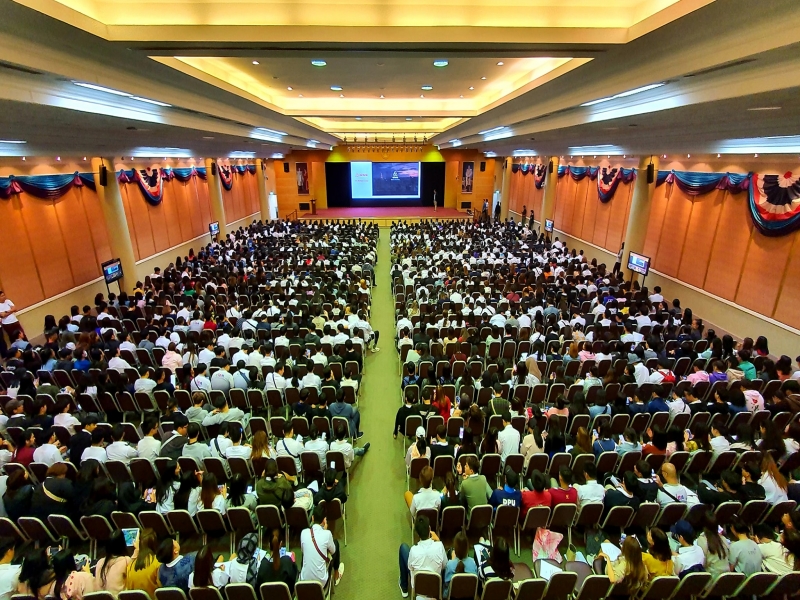 DPU จัดประชุมปฐมนิเทศนักศึกษาชั้นปีที่ 3 กว่า 1,400 คน เพื่อเตรียมพร้อมการทำ Project Capstone